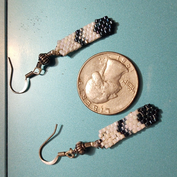 One of a kind. New. Beaded feather bracelet and earrings set - Picture 3 of 6